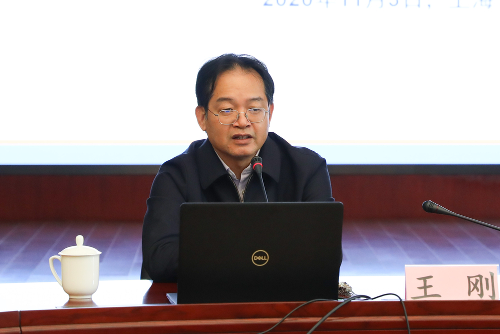 王刚副所长作“船级社与检验概论”专题讲座