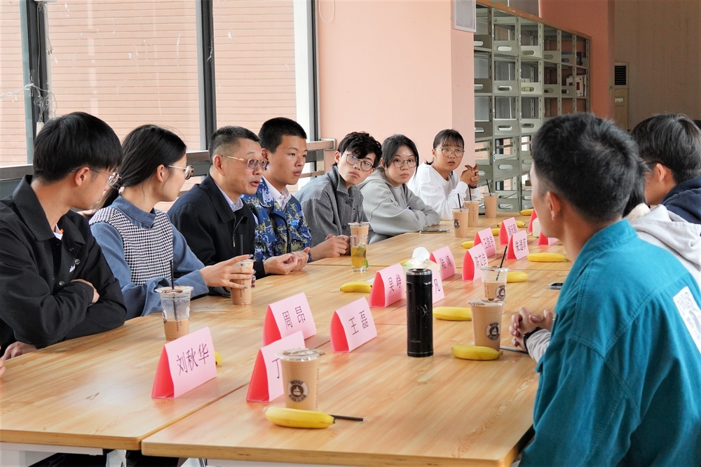 20201103075702123800.jpg 第二期“校长有约”午餐座谈会