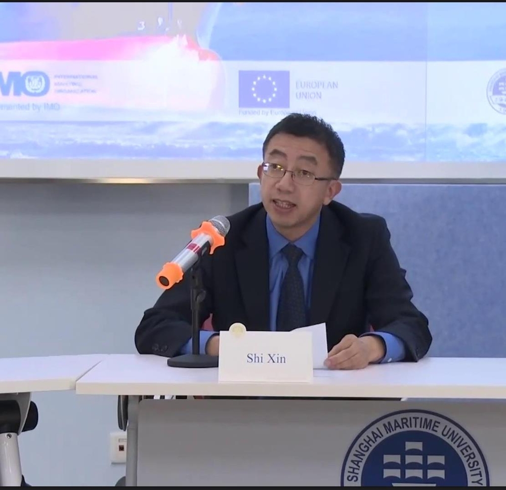 20201103122315119000.jpg 施欣副校长在开班典礼上致辞