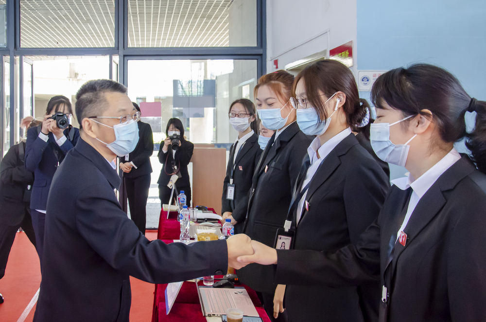 20201112115320088000.jpg 陆靖校长亲临招聘会现场