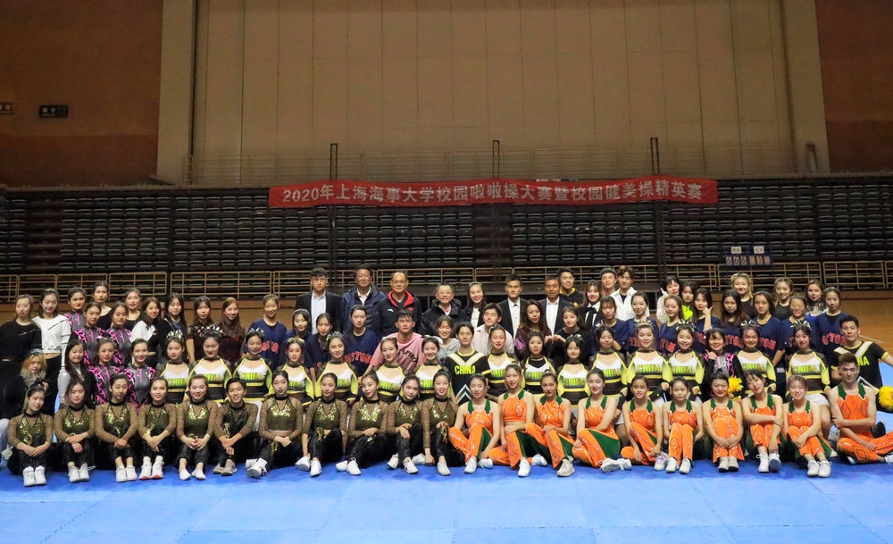 20201203022204667000.jpg 陆靖校长与所有参赛队员合影留念