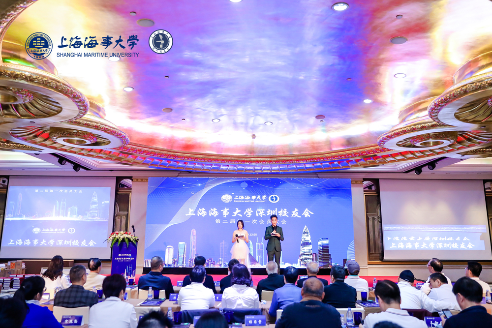 20201207124556500000.jpg 90后校友主持大会现场