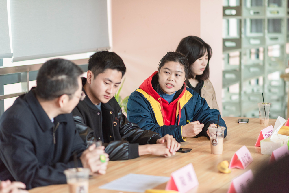 20201208145726054000.jpg 陆靖校长关心毕业生就业问题