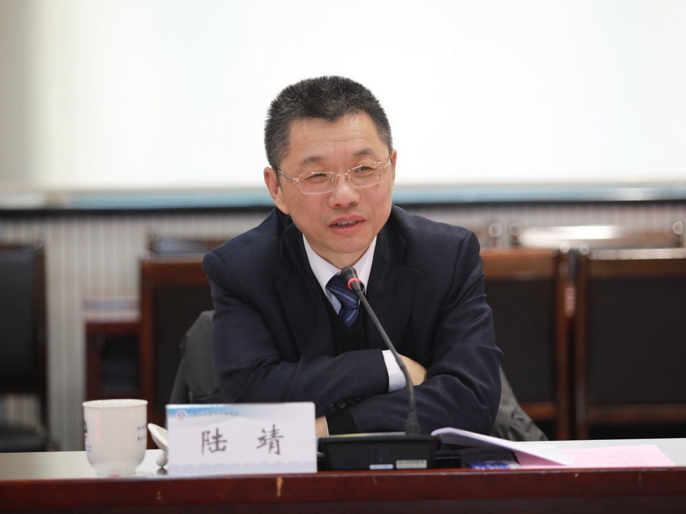 20201222041009029400.jpg 陆靖校长介绍学校总体情况