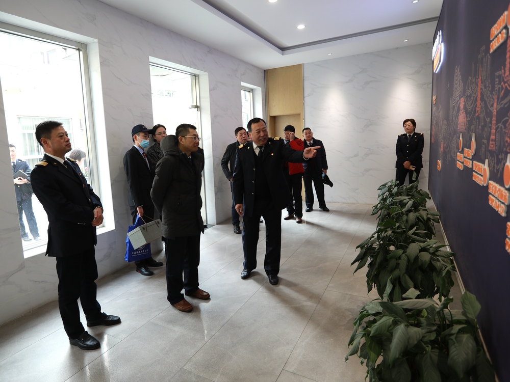 20201222041010121100.jpg 张铜宁书记陪同参观