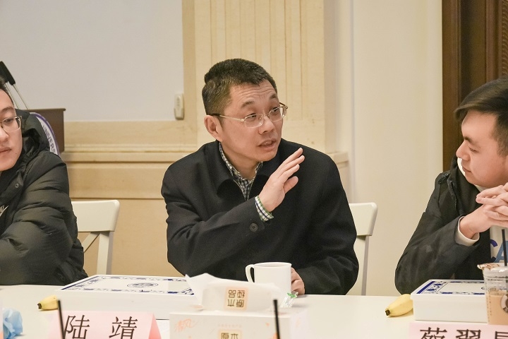 陆靖校长与学生交流