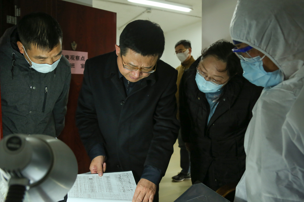 20210128072143821500.jpg 校领导检查校内隔离观察点准备情况