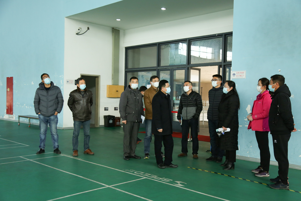 20210128072143999700.jpg 校领导检查体育馆准备情况