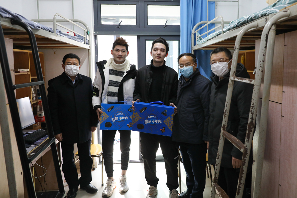 20210204083918650000.jpg 看望慰问少数民族留校学生