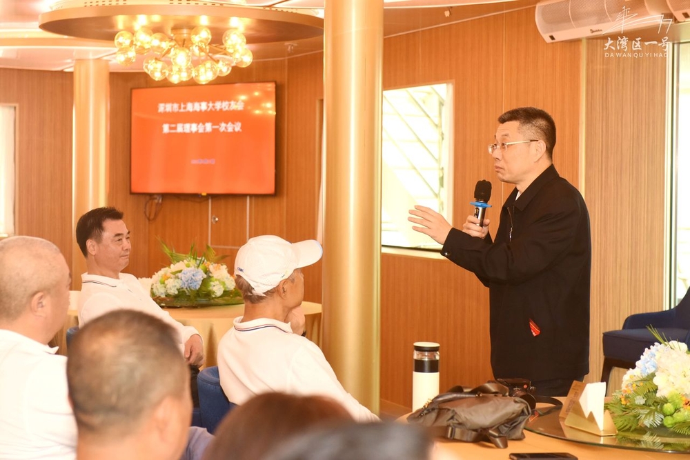 20210420105814931700.jpg 陆靖校长介绍学校情况