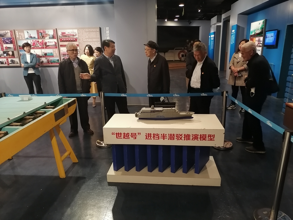 20210430084244656000.jpg 参观中国救捞陈列馆