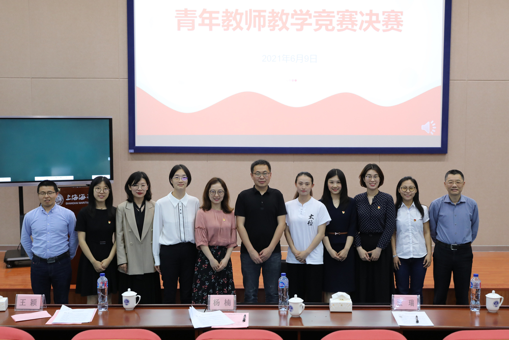 决赛选手与校领导合影