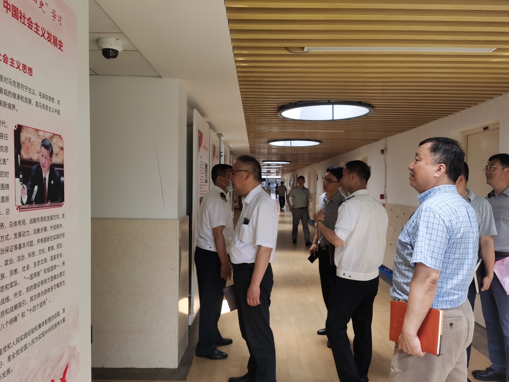 徐德明副校长一行参观宿舍楼