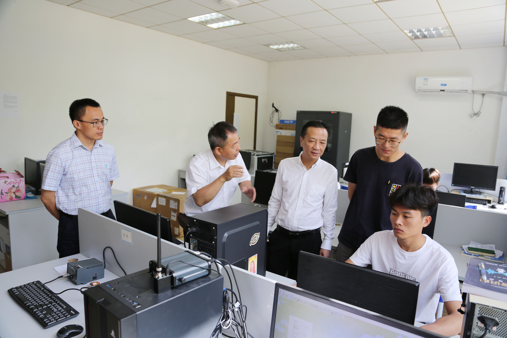 20210723085738088500.jpg 走访信息工程学院