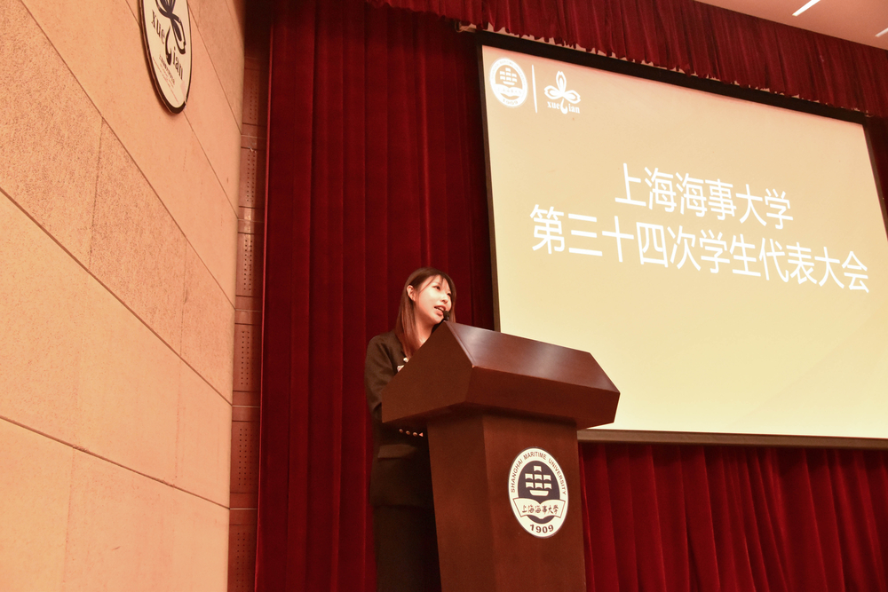 市学生联合会驻会主席何爱安致辞