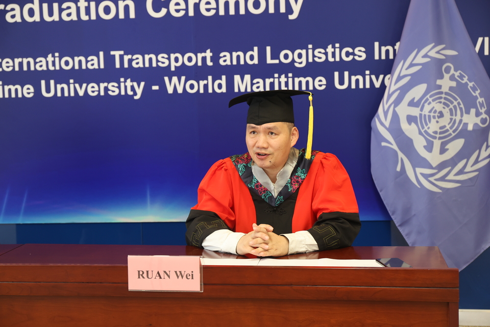 国际交流处处长阮巍宣布IICL-SMU奖学金获得者