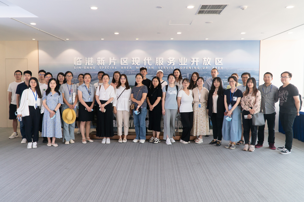 20210930111920951300.jpg 参观新片区现代服务业开放区规划展示中心