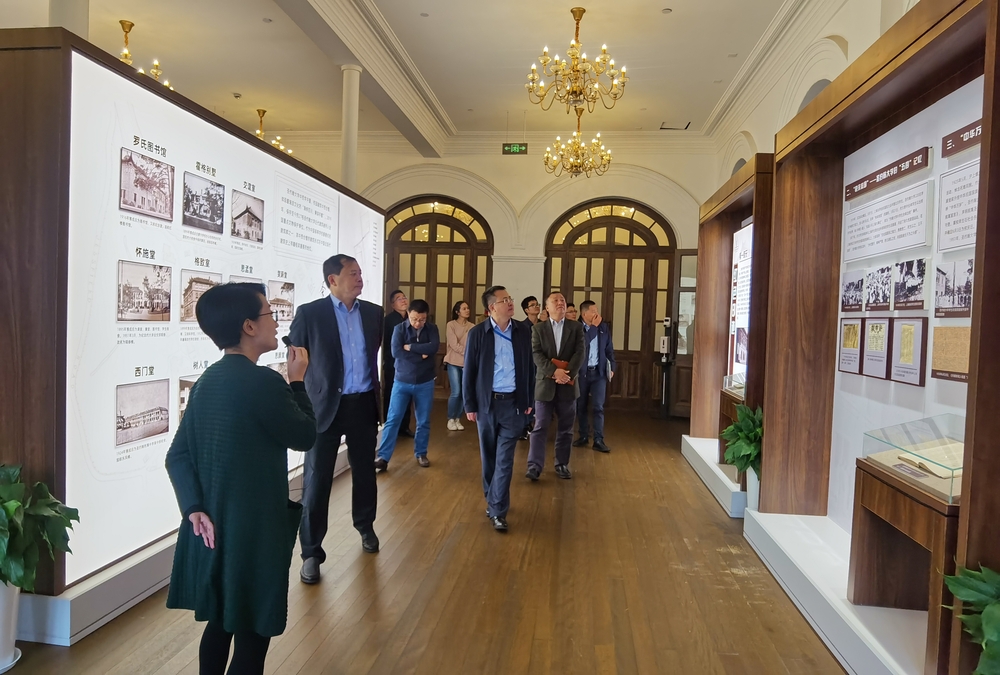 参观华东政法大学建筑展馆