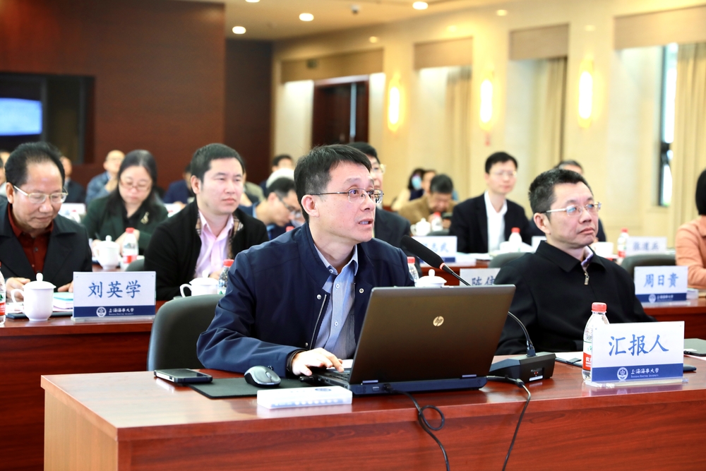 计算机科学与技术专业负责人周日贵教授汇报