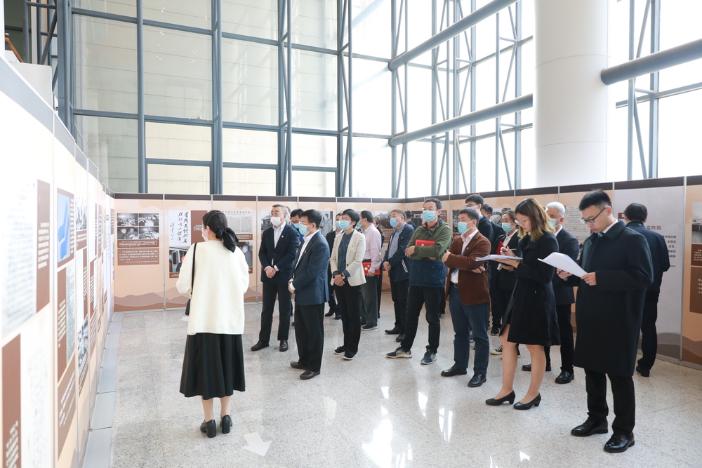 20211103005224512400.jpg 参观陈云精神风貌专题展