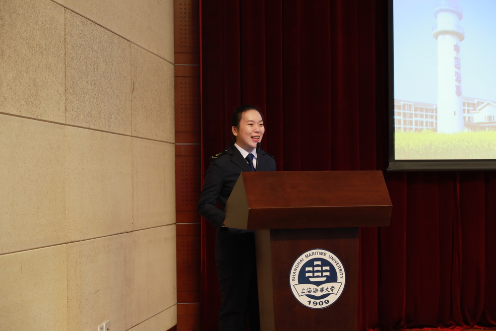 20211103115819825000.jpg 获奖学生代表陈显发言