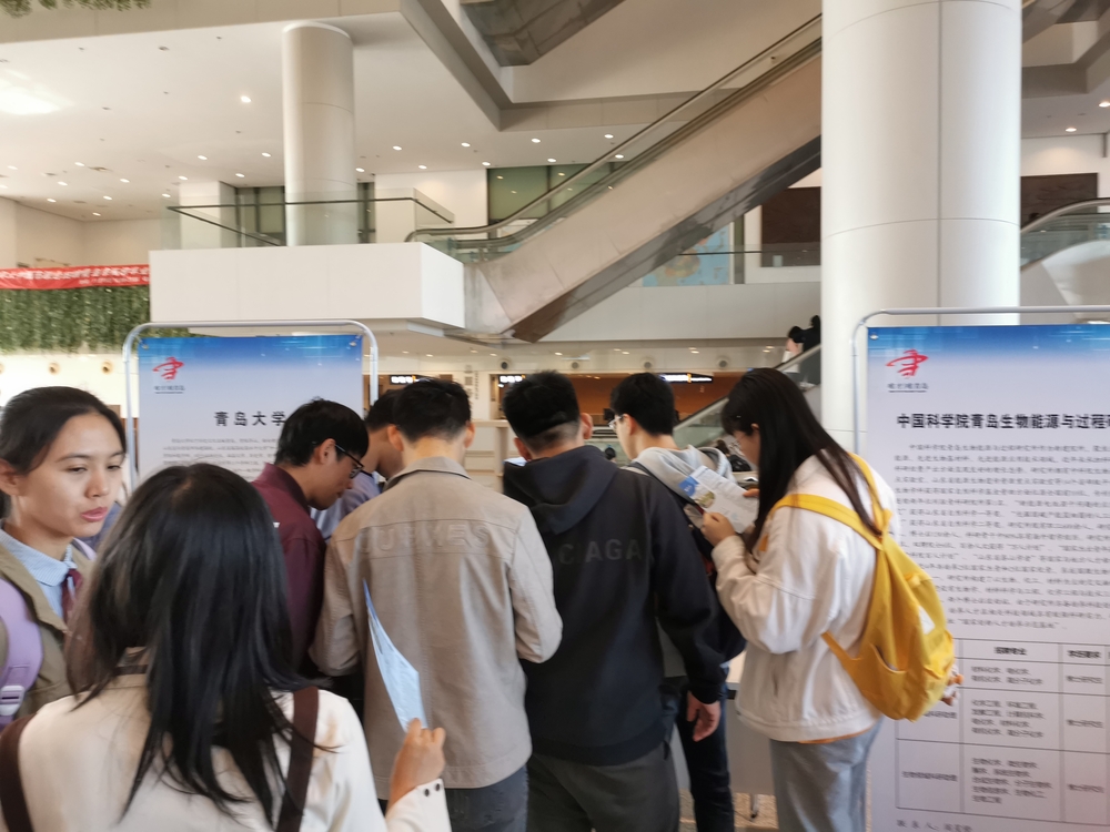 20211123091224611500.jpg 招才引智双选会现场