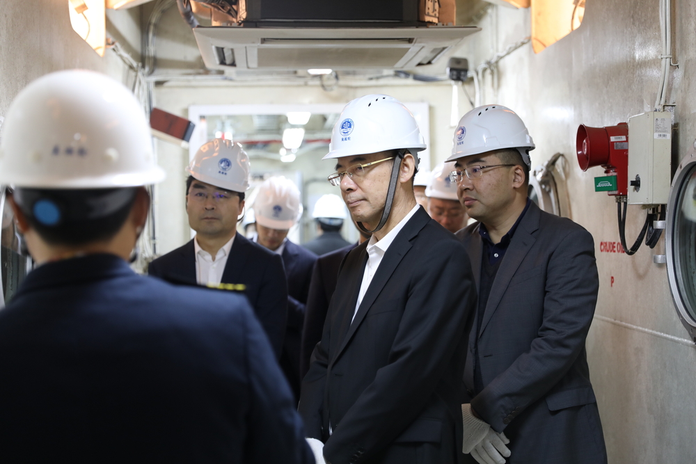 20211123091224910100.jpg 参观“吴淞”号组合式液货模拟船