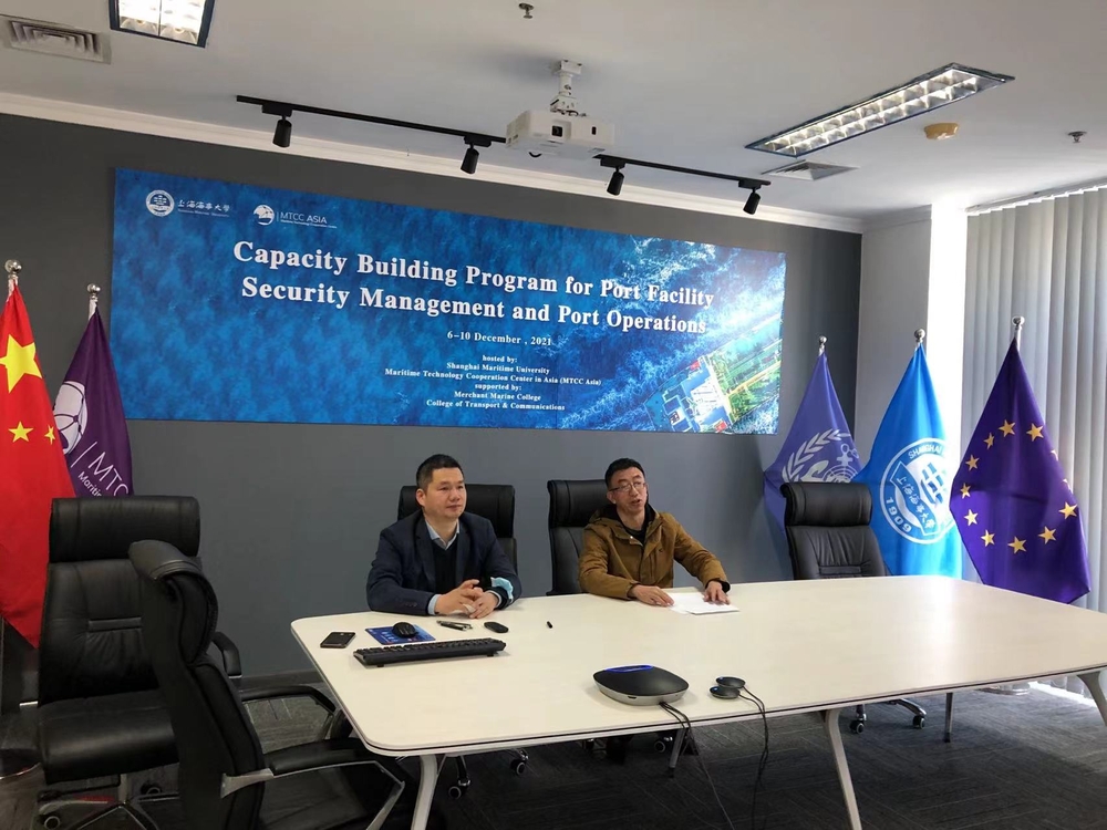 20211216124551100400.jpg 施欣副校长致欢迎辞