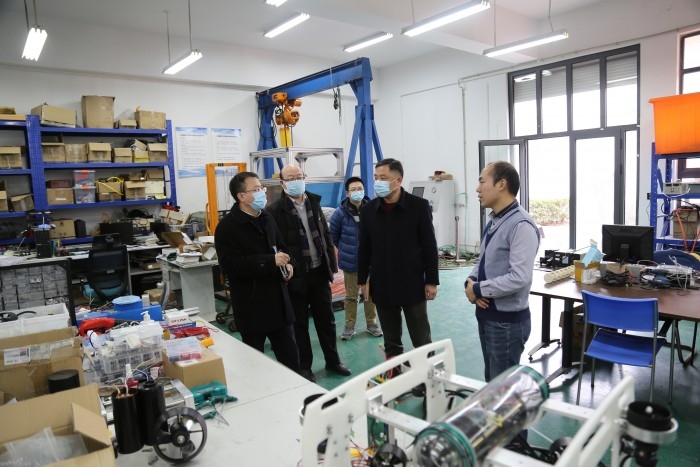 栗建华副校长带队开展实验室安全检查