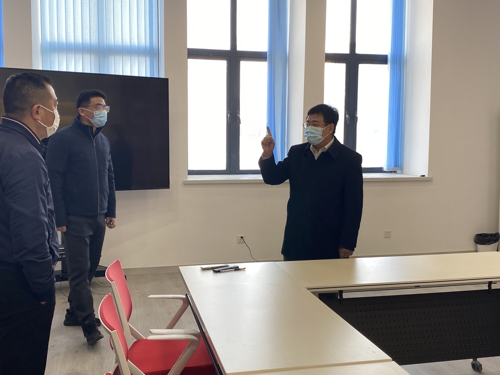 20220125130836537600.jpg 宋宝儒书记对学生服务中心大修工作作指示