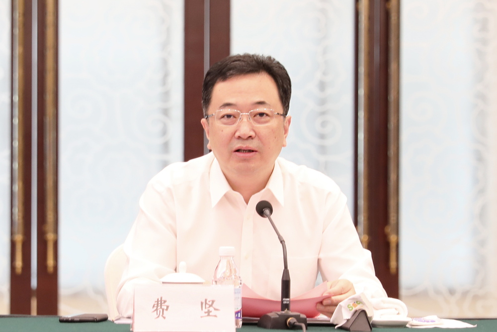 盐城市委常委、组织部部长费坚致辞