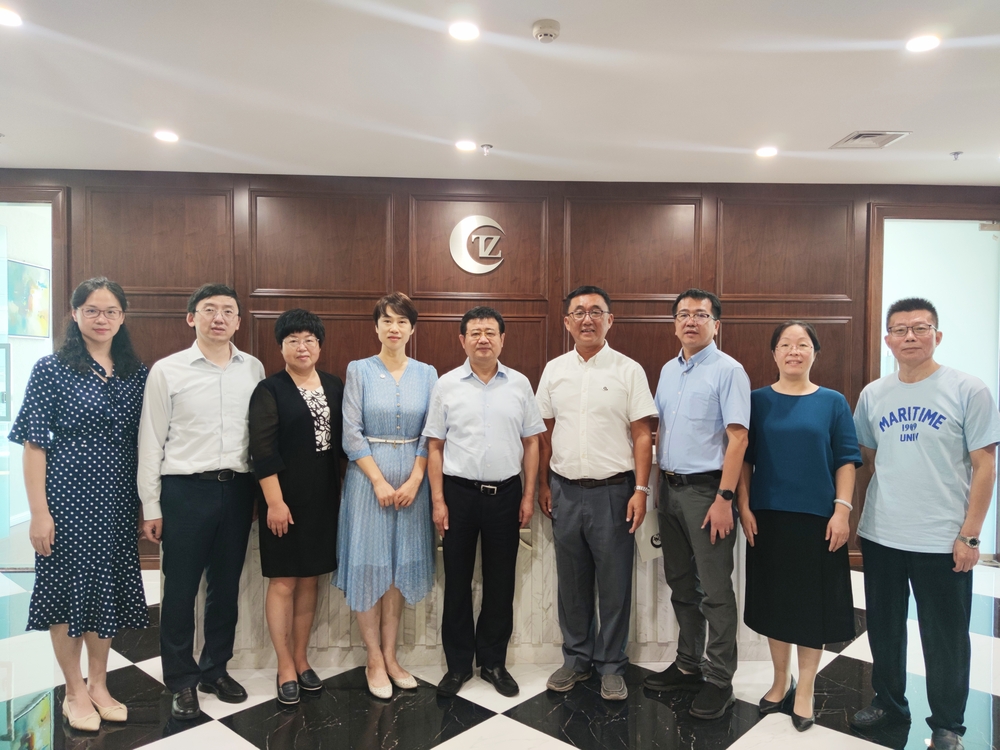 与诺亚天泽保险经纪(上海)有限公司青岛分公司合影