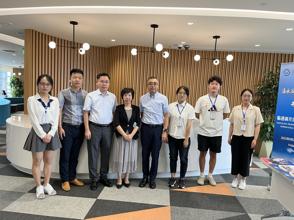 严大龙副书记慰问志愿者