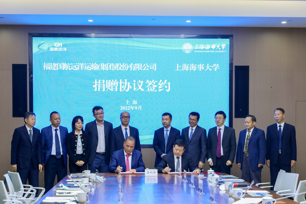 宋宝儒书记、王炎平董事长签订捐赠协议