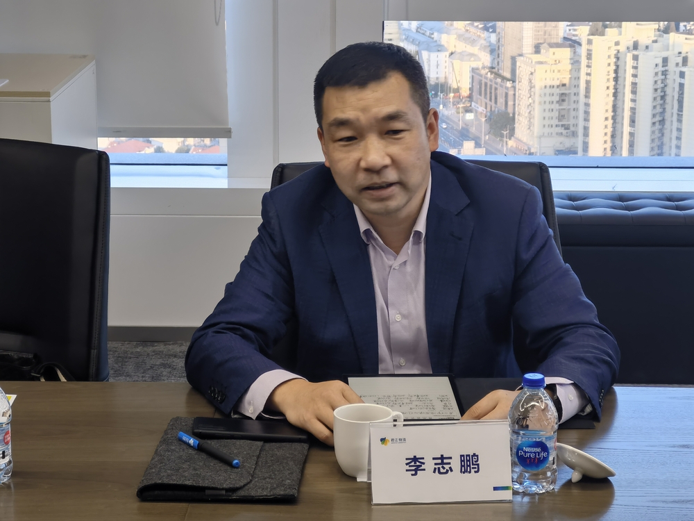 20221026031917142800.jpg 党委副书记、副校长李志鹏与公司代表亲切交流