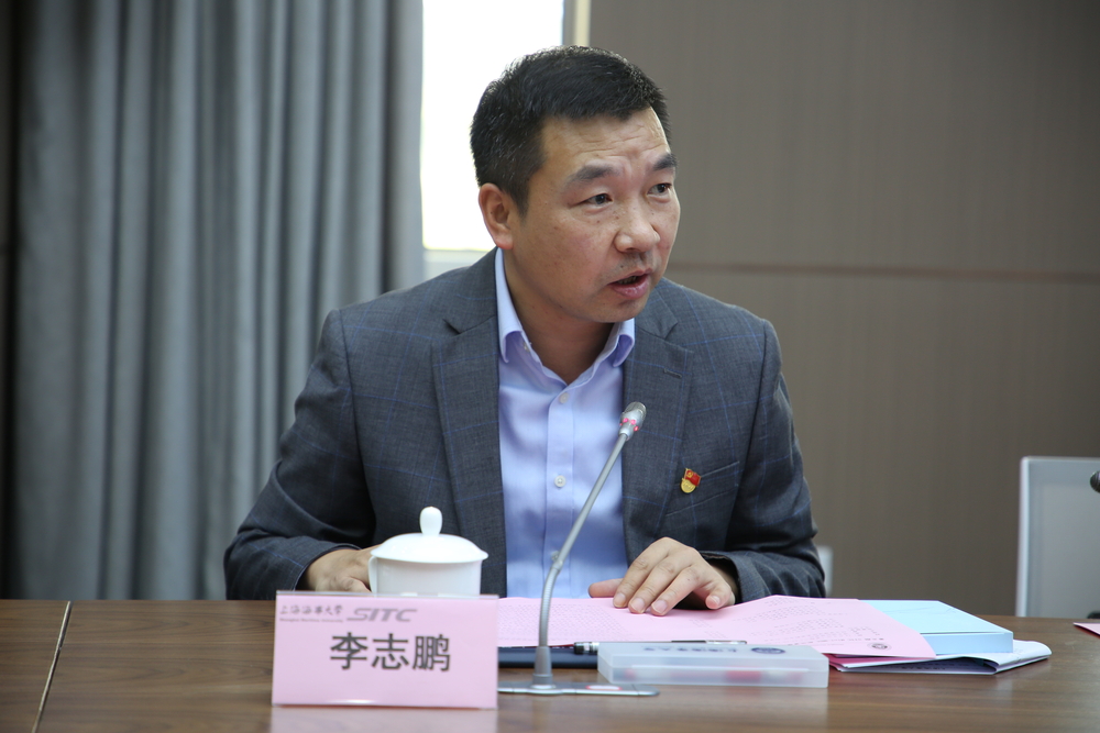 校党委副书记、副校长李志鹏发言
