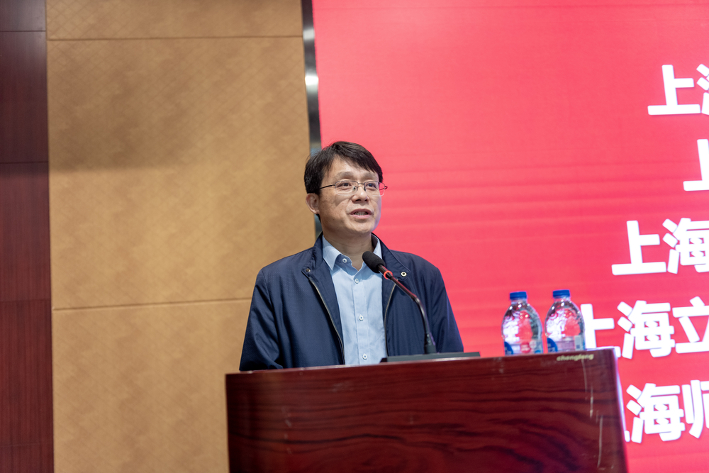 20221120004912471800.jpg 信息工程学院院长周日贵教授主持颁奖典礼