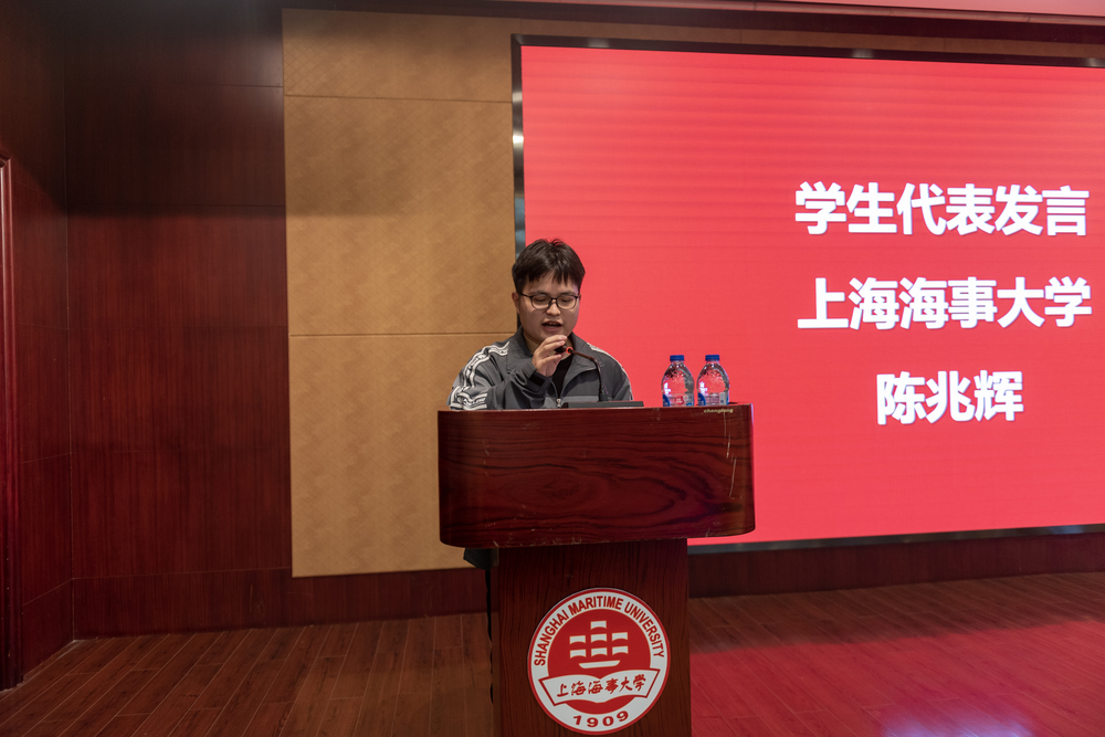 20221120004913303800.jpg 获奖学生代表陈兆辉发言