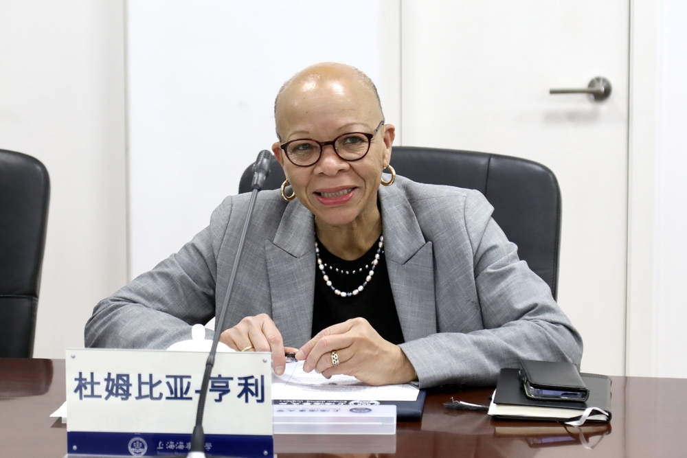 杜姆比亚-亨利校长致辞