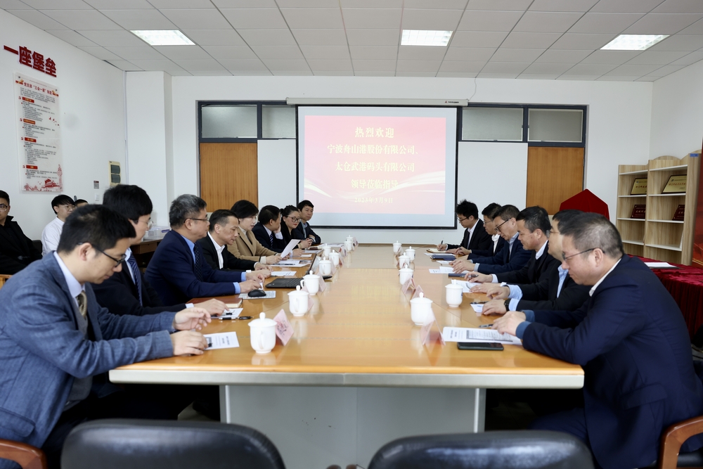 汤旭红书记主持揭牌与签字仪式