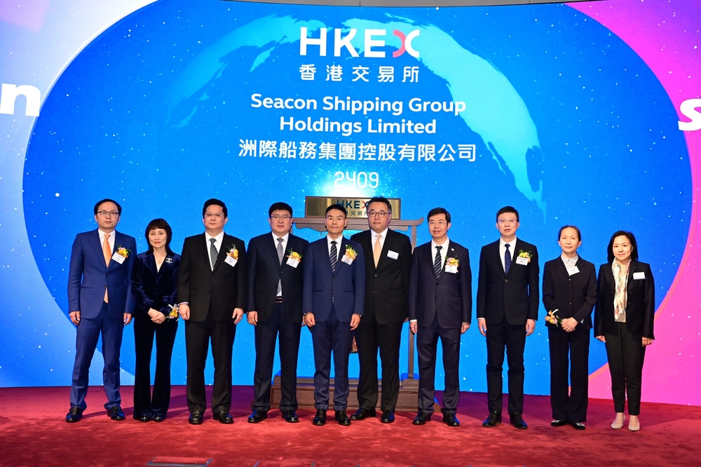 郭金魁主席（左5）与嘉宾共同出席洲际船务在香港交易所的上市仪式