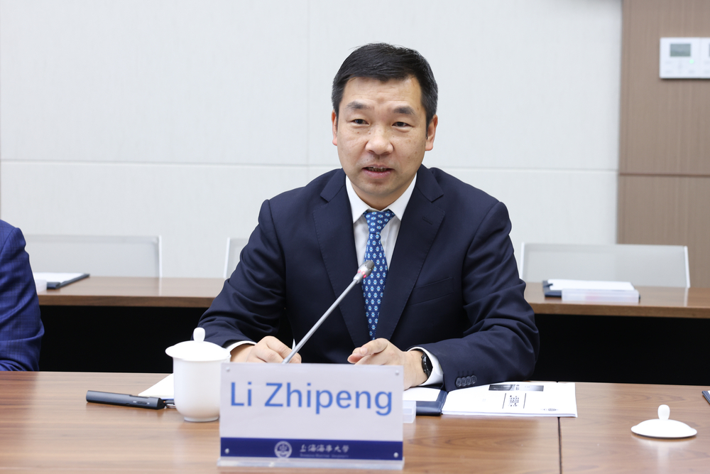 20230514140150341000.jpg 李志鹏介绍学校情况