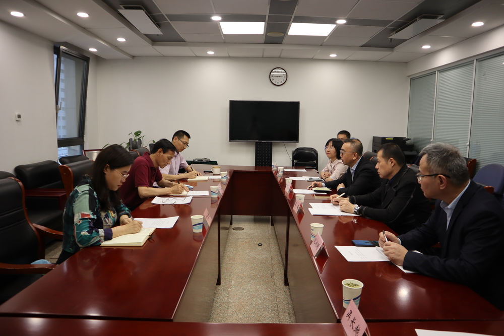 与司法部律师工作局局长赵振华等座谈交流