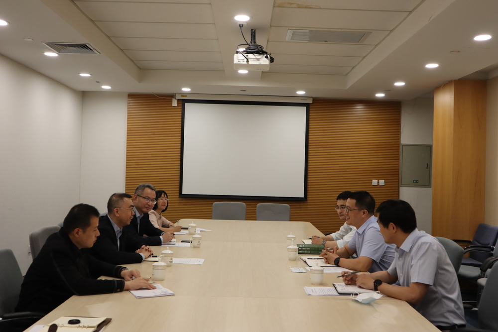 与商务部条约法律司副司长李明等座谈交流