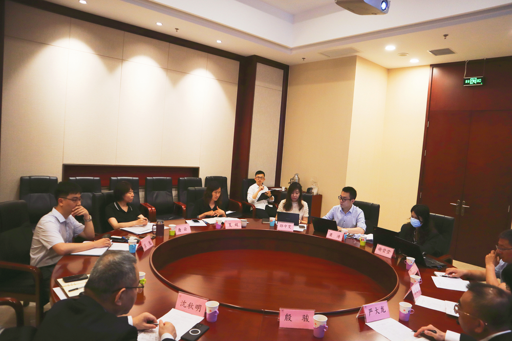 与教育部中外人文交流中心副主任夏娟等座谈交流