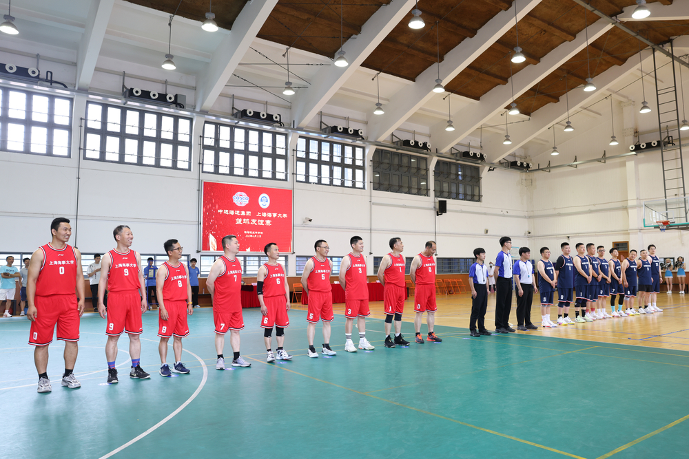 双方运动员入场