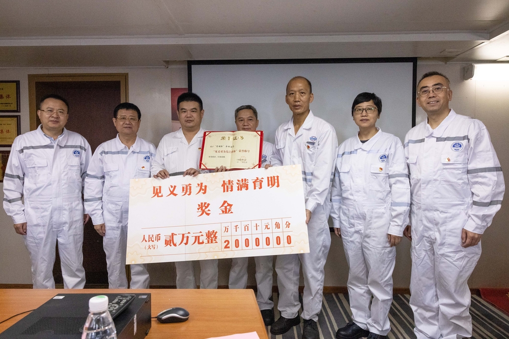 见义勇为表彰会合影