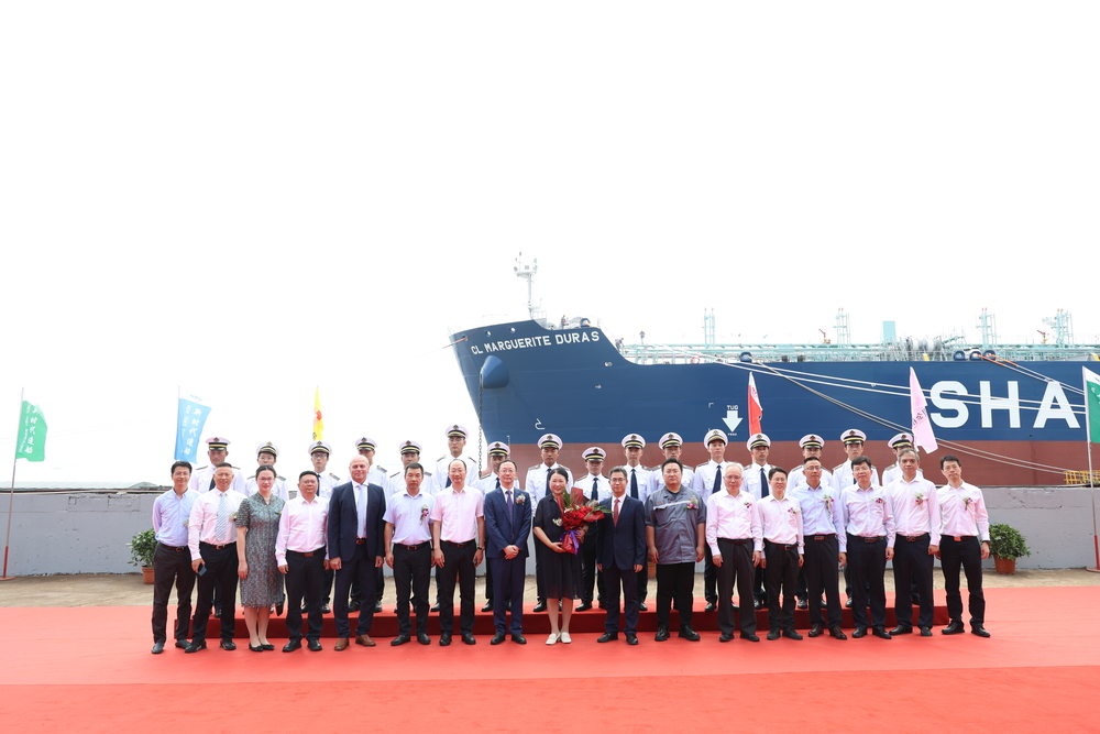 CL MARGUERITE DURAS轮交付命名仪式来宾合影