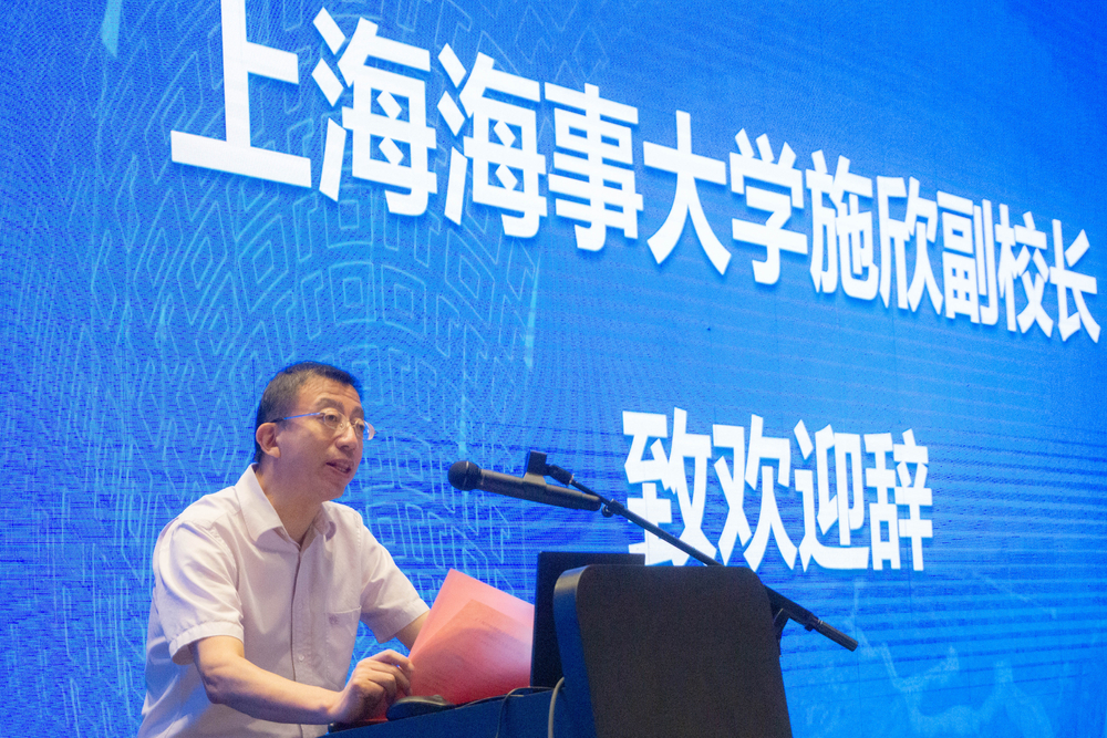 施欣副校长致欢迎辞