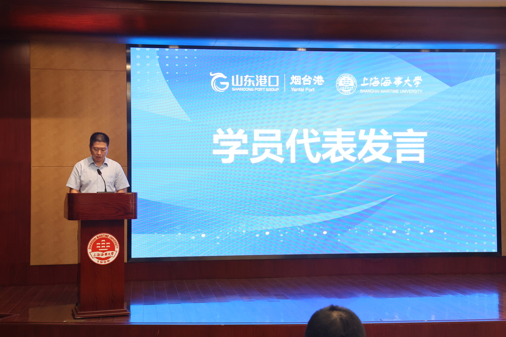 学员代表李杨发言